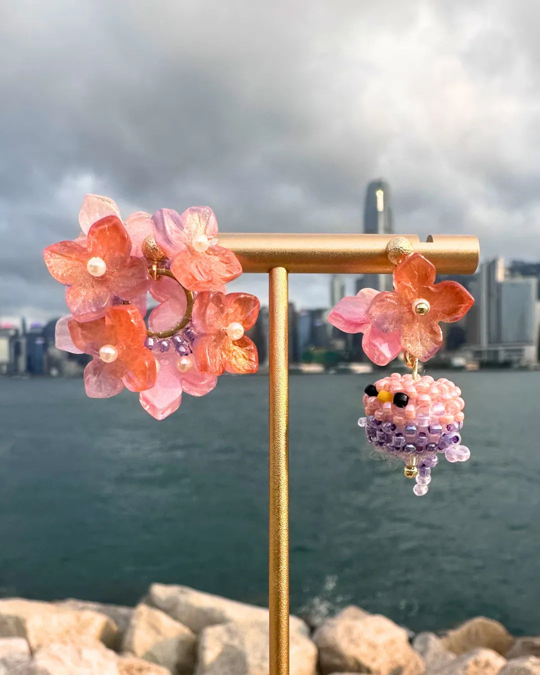 Little Bird 系列 | 紫紅朱雀不對稱手編串珠耳環