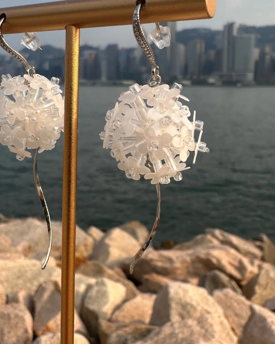 Dandelion Lite 銀白蒲公英微鑲鋯石耳環