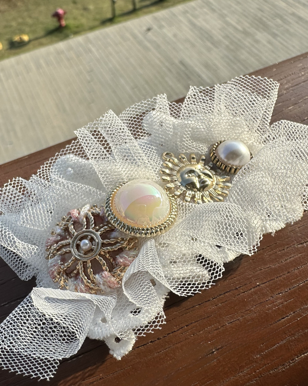 Daydream Whisper 復古鈕扣網紗刺繡髮夾
