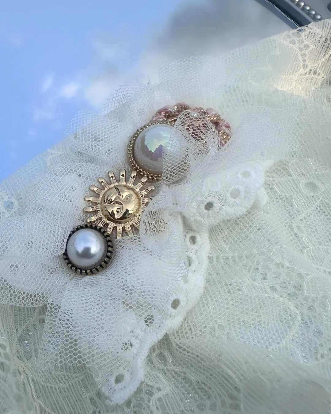 Daydream Whisper 復古鈕扣網紗刺繡髮夾