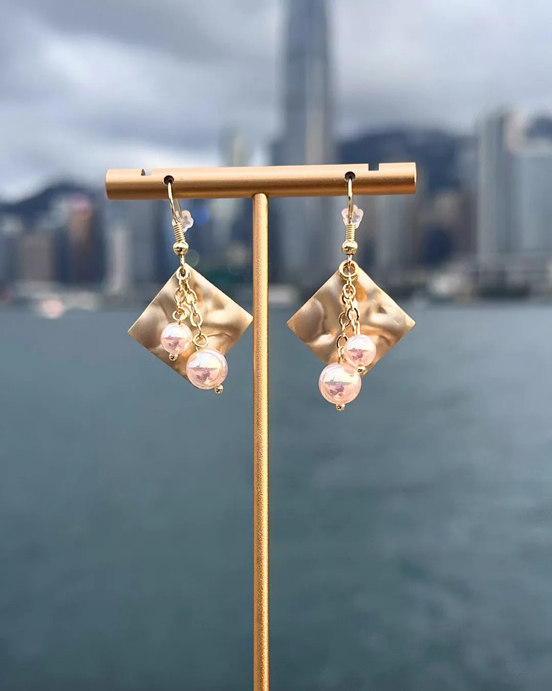 Forest Dew Golden Leaf & High-Luster Pearl Earrings