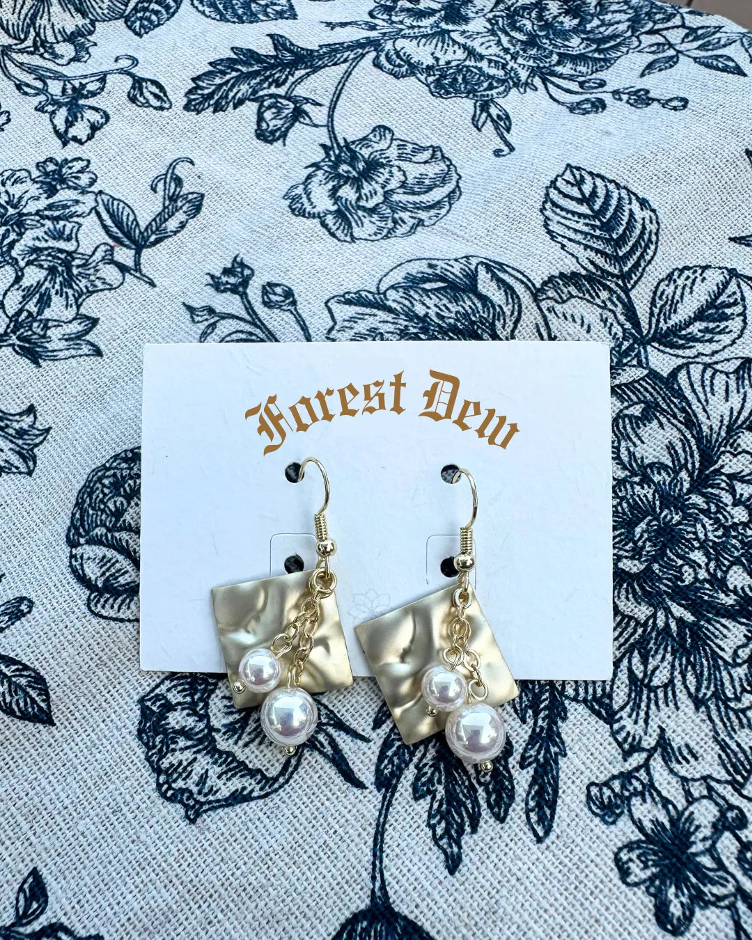 Forest Dew Golden Leaf & High-Luster Pearl Earrings