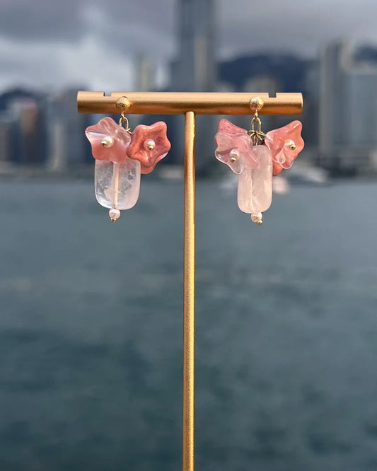 Fresh Dawn 粉紅花花白水晶耳環