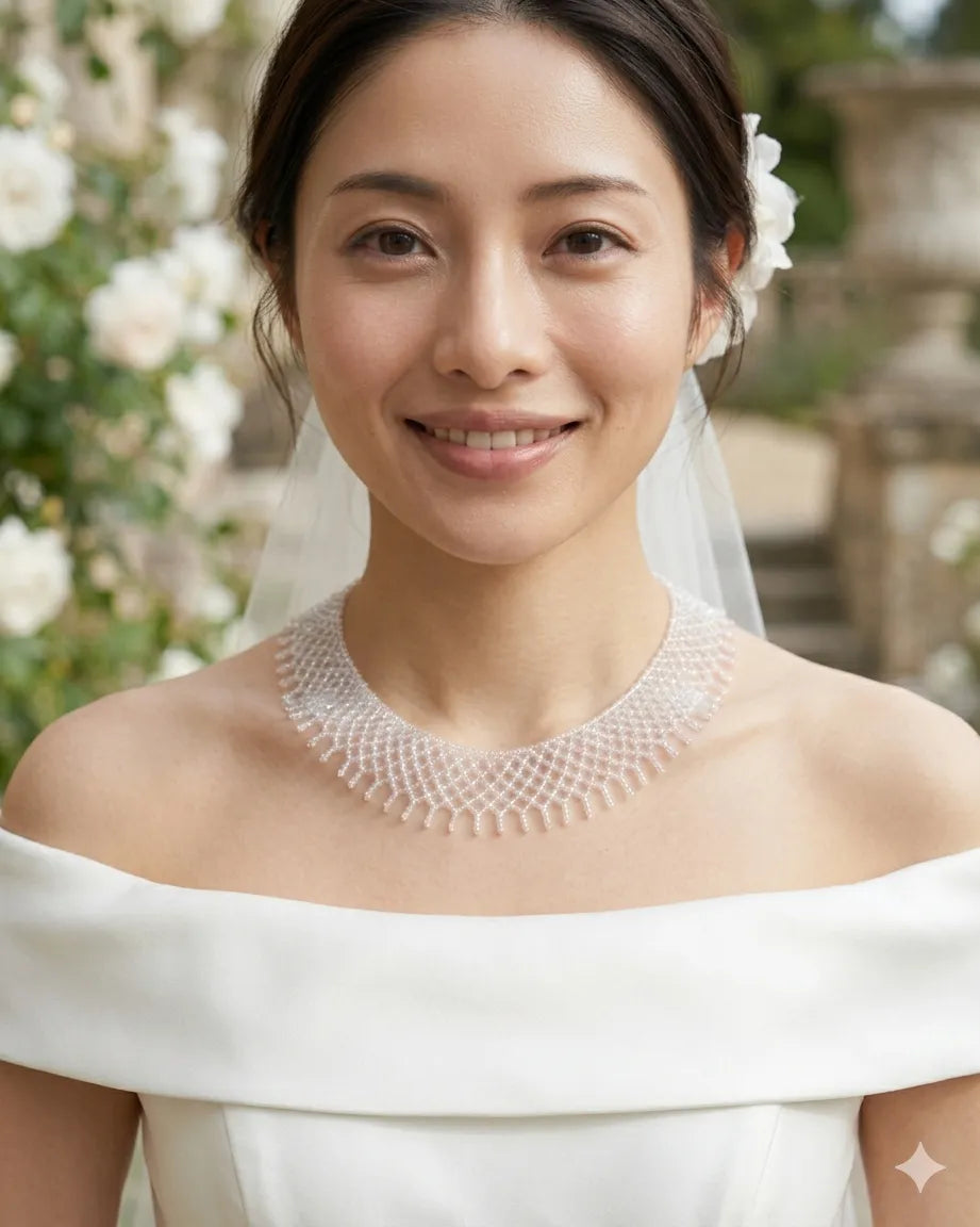 Lace Moment Necklace in Opaline Lustre