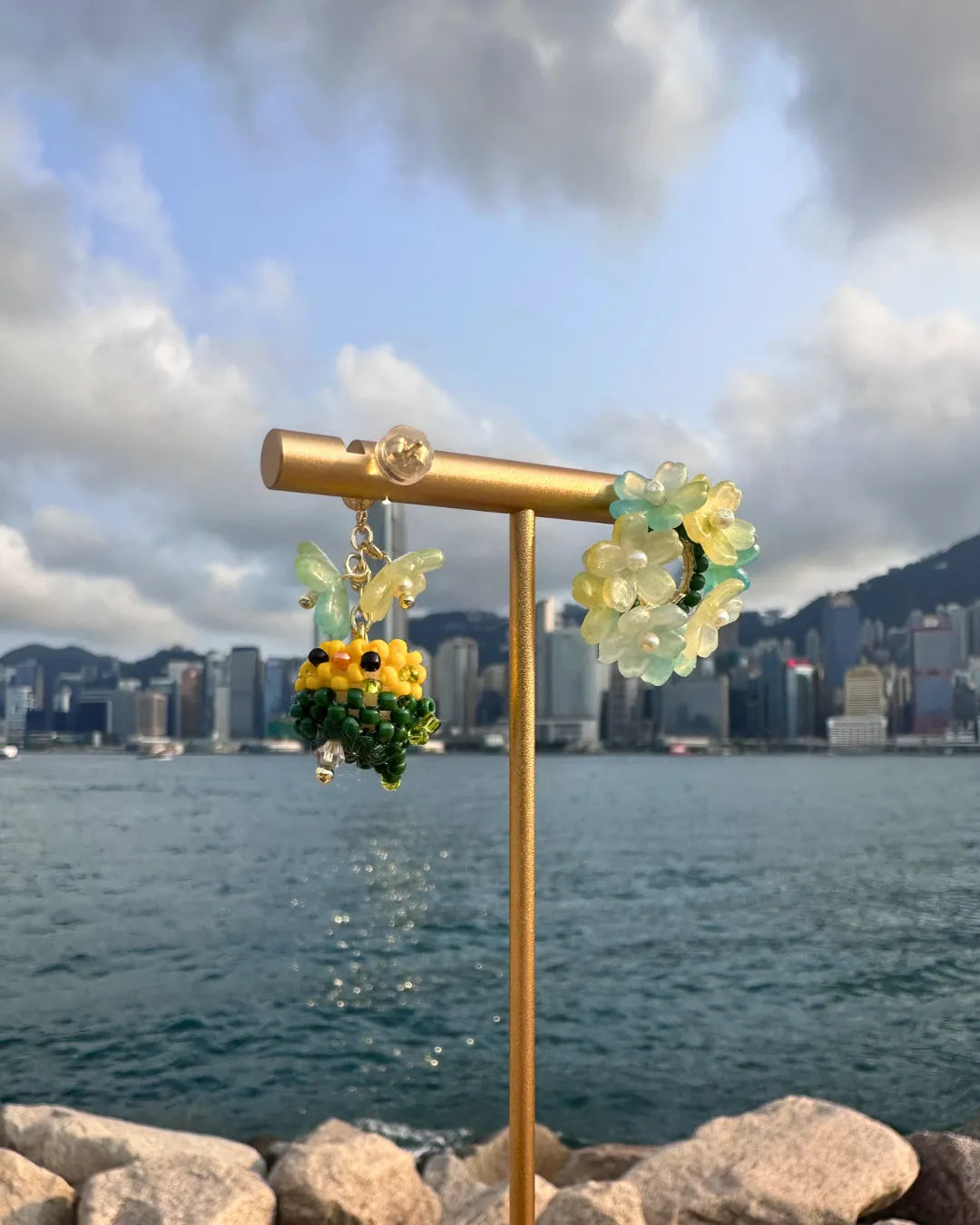 Little Bird 系列｜亞馬遜鸚鵡不對稱手編串珠耳環