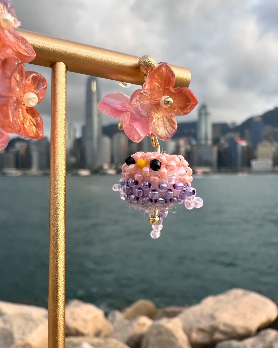 Little Bird 系列 ｜ 紫紅朱雀不對稱手編串珠耳環