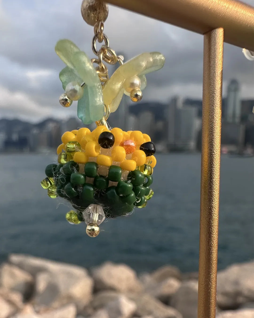 Little Bird 系列｜亞馬遜鸚鵡不對稱手編串珠耳環