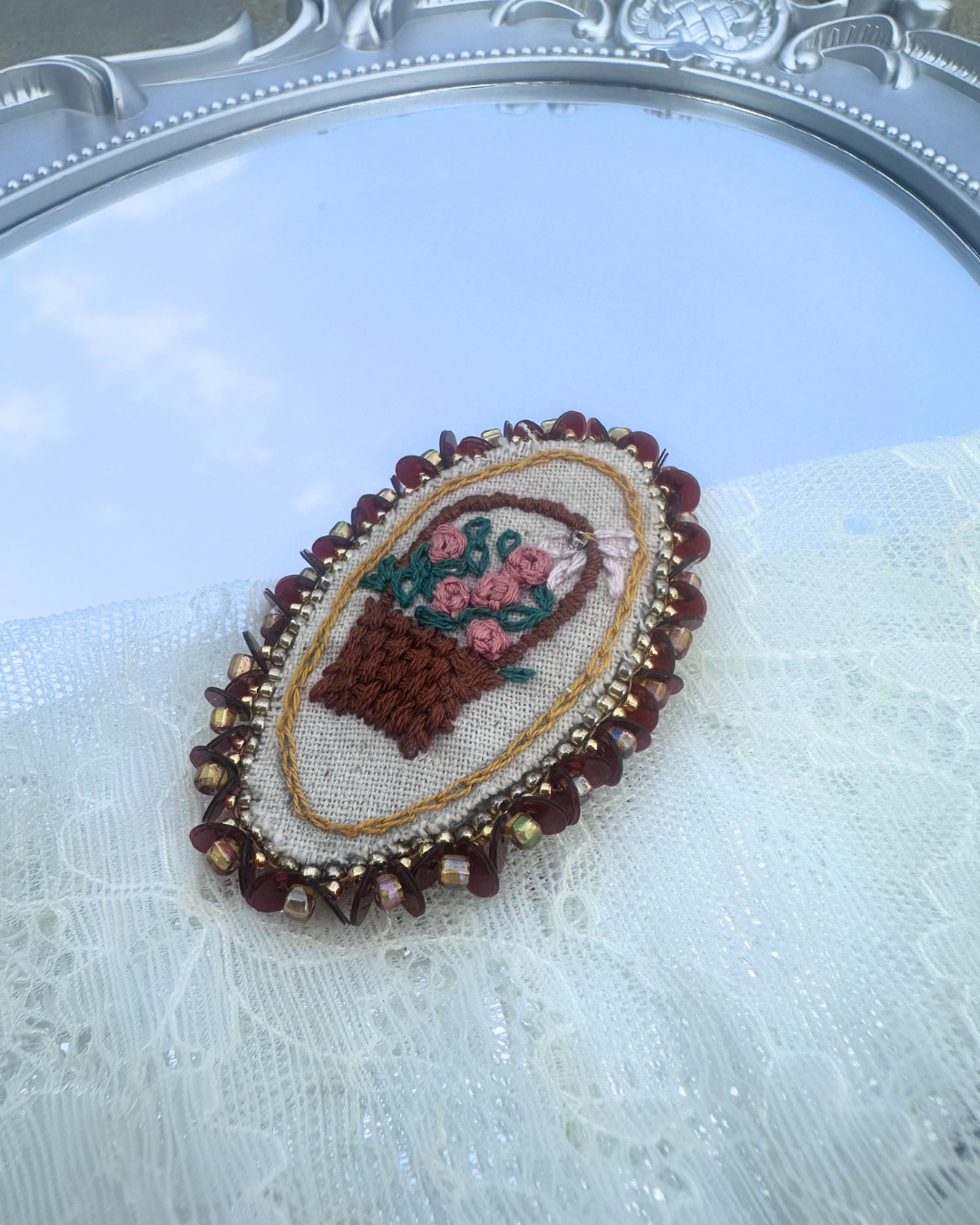 Rosé 玫瑰花籃手工刺繡復古胸針
