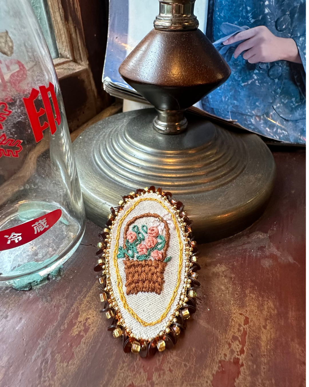 Rosé 玫瑰花籃手工刺繡復古胸針