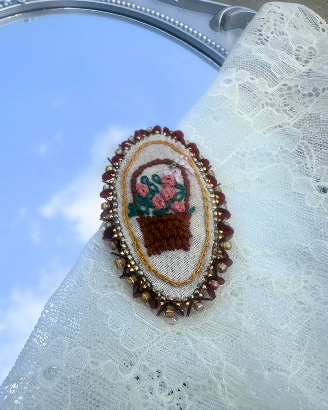 Rosé 玫瑰花籃手工刺繡復古胸針