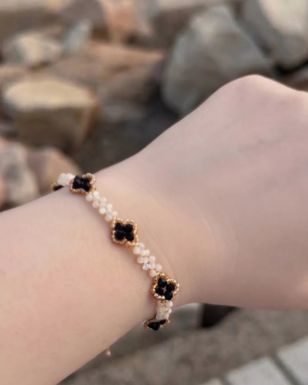 Shell Clover Handcrafted Mother of Pearl Bracelet (Black & Gold)